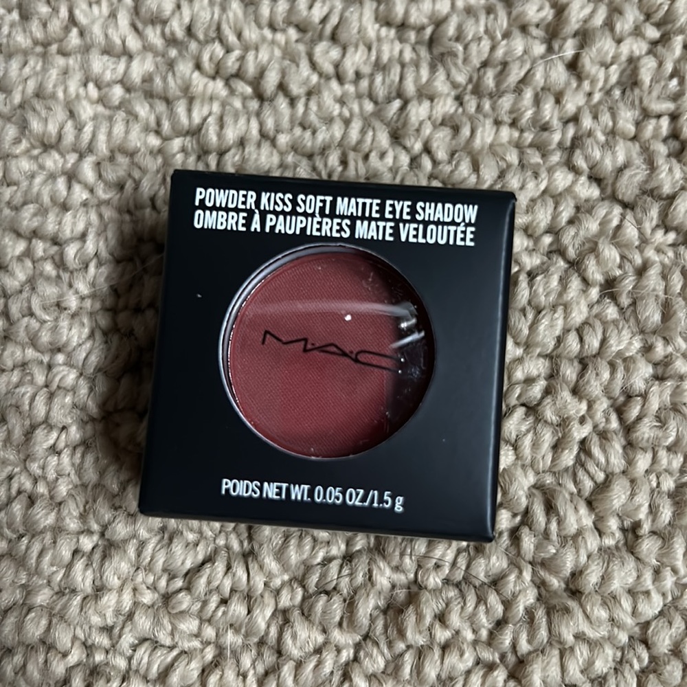 mac powder kiss soft matte shadow in devoted to Chili